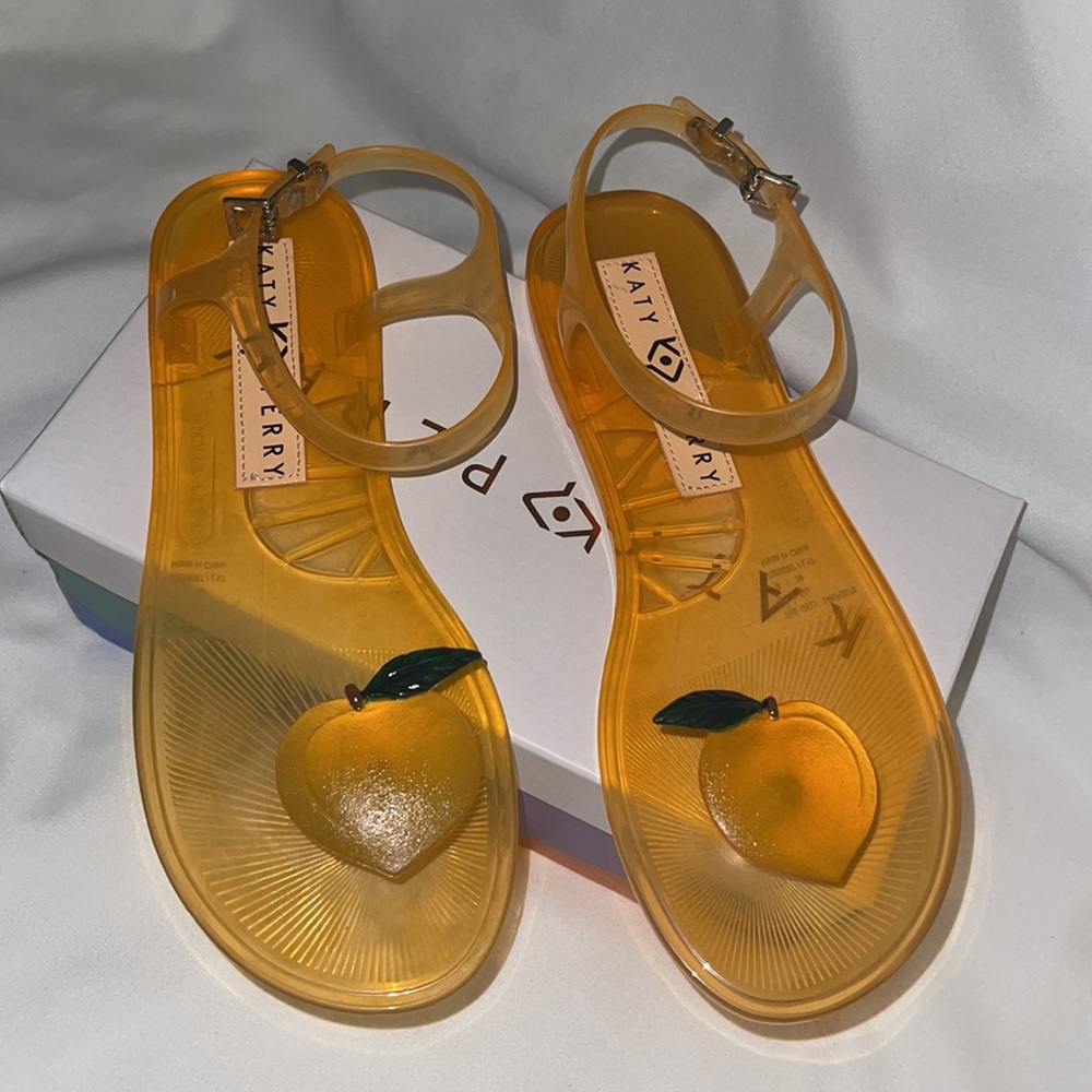 Katy Perry New Peach jelly sandal size  9m